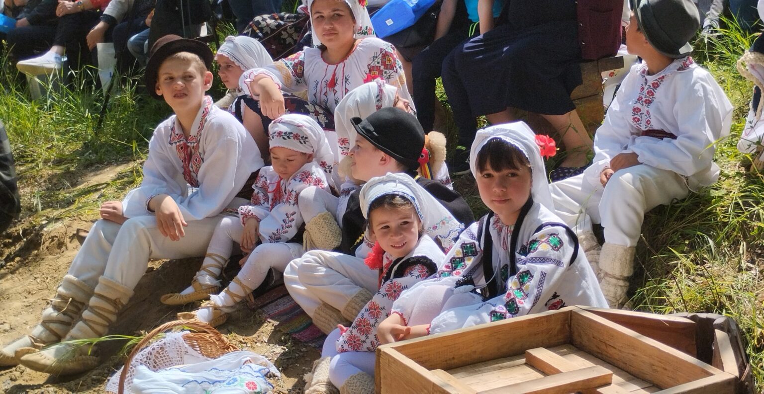 La 14 mai 2023, Centrul Național de Conservare și Promovare a Patrimoniului Cultural Imaterial, Primăria satului Văleni şi Secția Cultură Cahul au organizat Festivalul Național Folcloric „Dulce floare de salcâm’’, ediția a X-a.